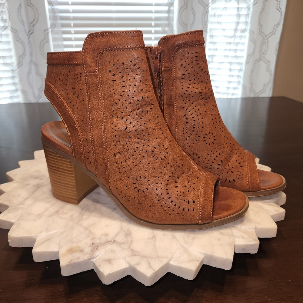 A Rider Girl Peep Toe Booties, Sz. 9